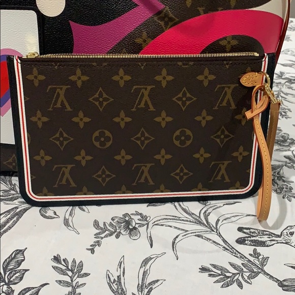 Louis Vuitton - Picture 2 of 6